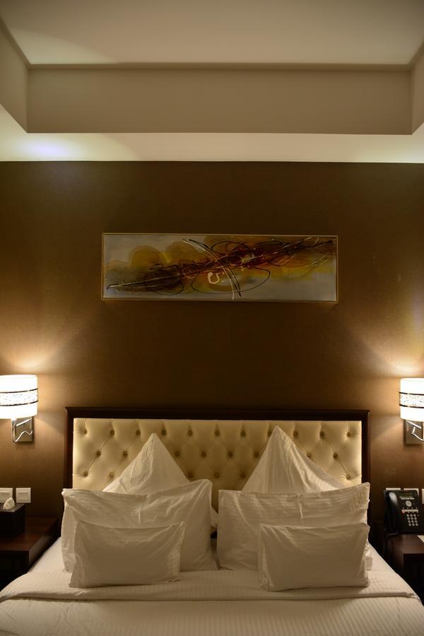 Home Inn Hotel Suites El-Huber Dış mekan fotoğraf